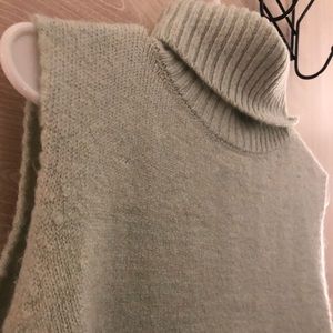 Turtleneck sleeveless sweater